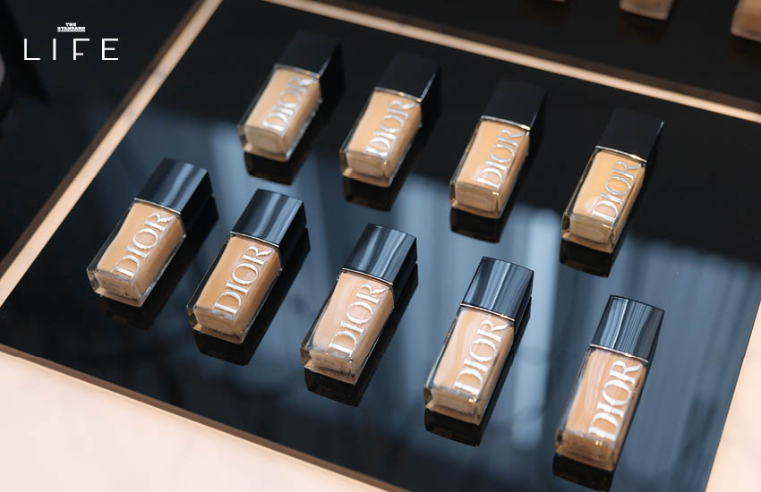 ภาพ Peter Philips ผู้อำนวยการฝ่ายสร้างสรรค์และภาพลักษณ์ประจำแผนก Dior Makeup 1