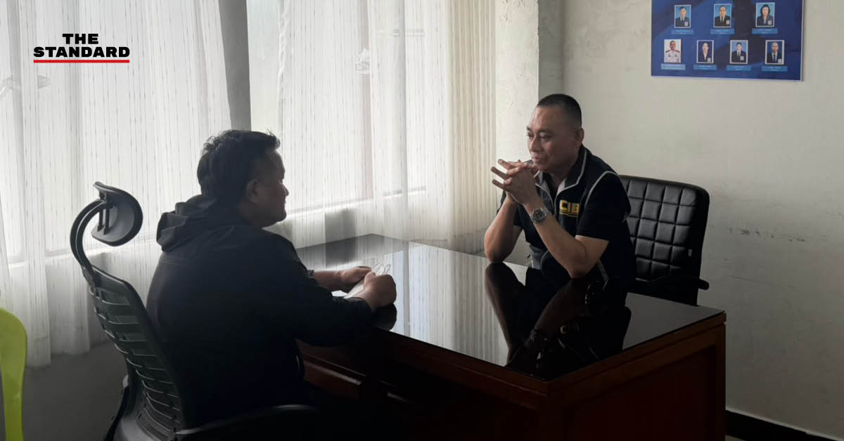 พล.ต.ต. จรูญเกียรติ ปานแก้ว รองผู้บัญชาการตำรวจสอบสวนกลาง ให้สัมภาษณ์สื่อมวลชนที่สถานีตำรวจภูธรเมืองสงขลา
