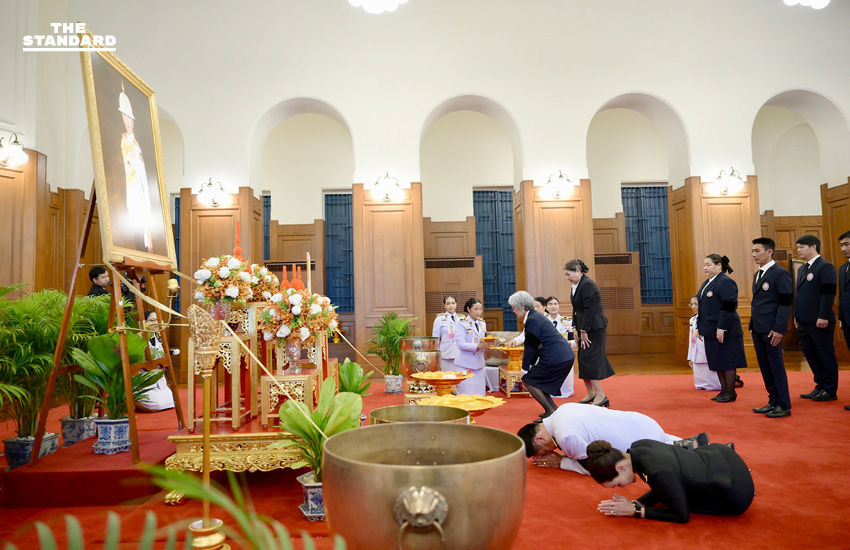 นายกรัฐมนตรีและคณะรัฐมนตรีถวายน้ำสรงพระศพสมเด็จพระเจ้าลูกเธอ เจ้าฟ้าพัชรกิติยาภาฯ 2