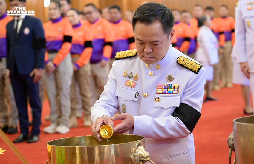 นายกรัฐมนตรีและคณะรัฐมนตรีถวายน้ำสรงพระศพสมเด็จพระเจ้าลูกเธอ เจ้าฟ้าพัชรกิติยาภาฯ 3