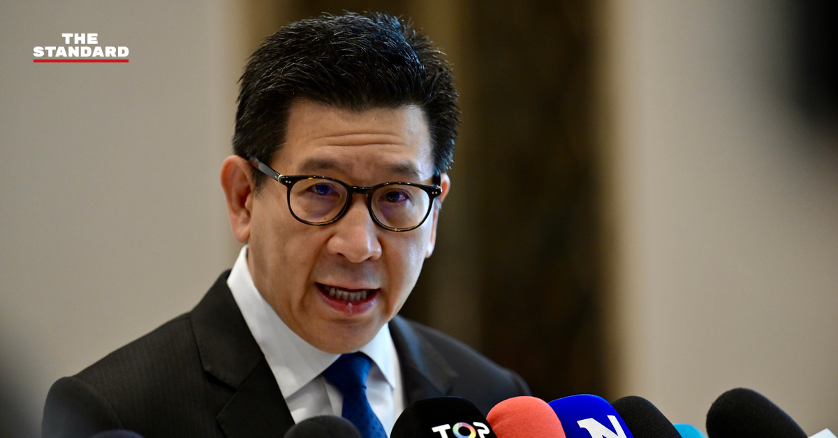 เอกนิติ นิติทัณฑ์ประภาศ ให้สัมภาษณ์สื่อมวลชน