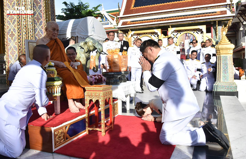 นายกรัฐมนตรีและภริยาทำบุญตักบาตรถวายพระราชกุศลฉลอง 99 พรรษา สมเด็จพระสังฆราช 1