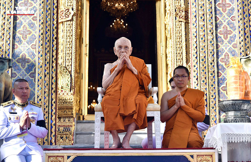 นายกรัฐมนตรีและภริยาทำบุญตักบาตรถวายพระราชกุศลฉลอง 99 พรรษา สมเด็จพระสังฆราช 5