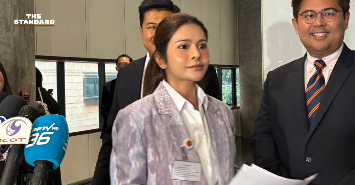 ภาพการประชุมคณะกรรมาธิการการพัฒนาการเมืองฯ ที่มี ภคมน หนุนอนันต์ เป็นประธาน และวินัย โตเจริญ รองอธิบดีกรมการปกครอง ชี้แจง