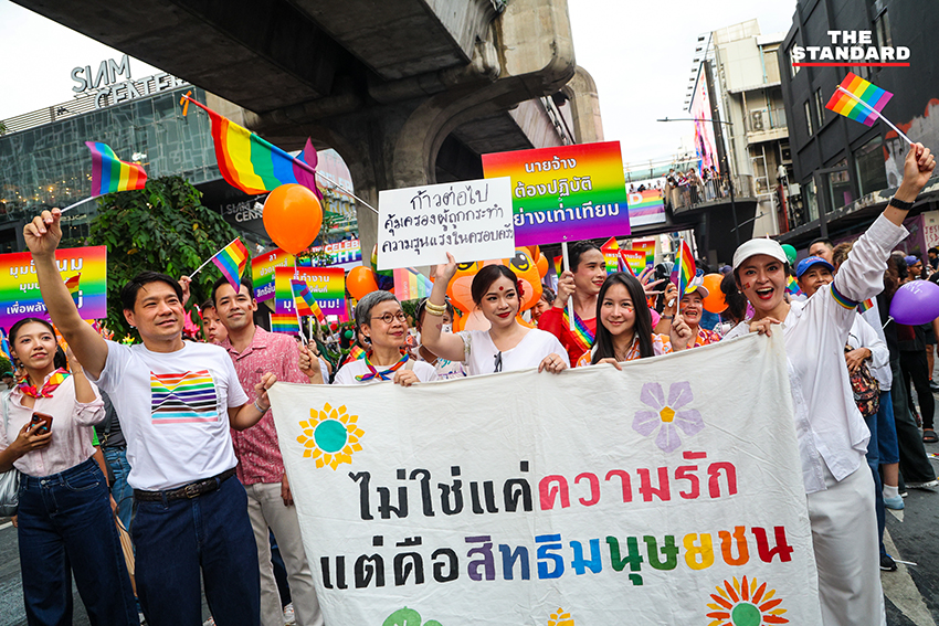 ณัฐพงษ์ เรืองปัญญาวุฒิ และ ชัยวัฒน์ สถาวรวิจิตร พร้อม สส. พรรคประชาชน ร่วมเดินขบวน Bangkok Pride Parade 2026 4