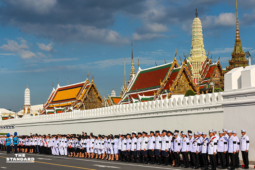 ภาพขบวนพระศพสมเด็จพระเจ้าลูกเธอ เจ้าฟ้าพัชรกิติยาภาฯ เคลื่อนผ่านประชาชนที่เฝ้ารอถวายความอาลัย 20