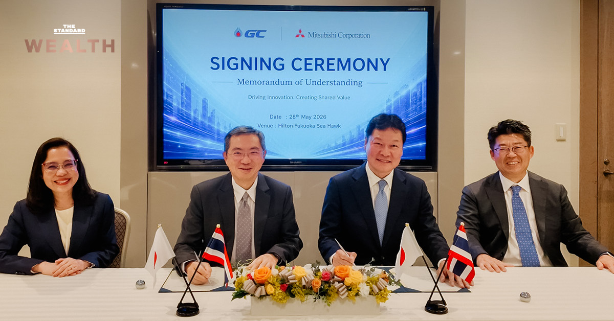 ภาพโลโก้ PTTGC และโลโก้พันธมิตรญี่ปุ่น Toray-Mitsubishi พร้อมข้อความความร่วมมือธุรกิจ Green & Bio