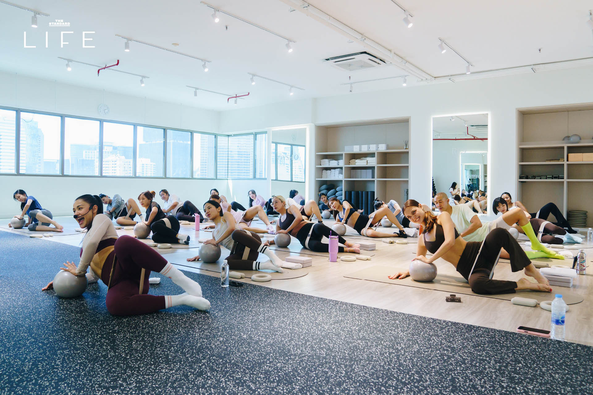 ผู้เข้าร่วมคลาส Booty Burn ออกกำลังกายปั้นก้นเด้งที่ RE9 Wellness Studio 18