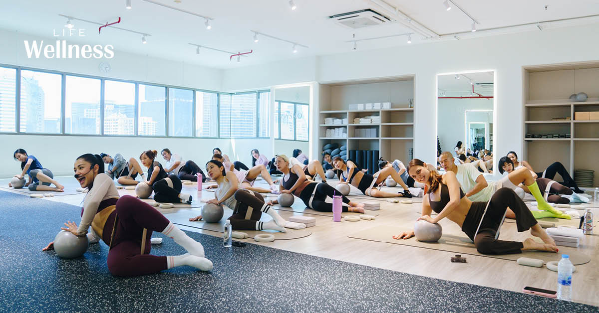 ผู้เข้าร่วมคลาส Booty Burn ออกกำลังกายปั้นก้นเด้งที่ RE9 Wellness Studio
