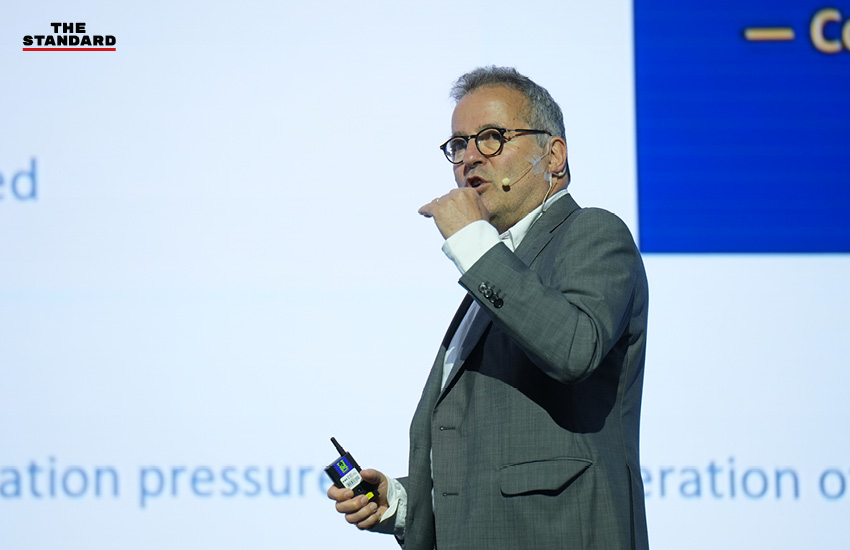 ภาพสปีกเกอร์ Martin HIRSCH และ ดร.ณัฐวุฒิ เผ่าทวี ในงาน OCS Symposium 2026 2