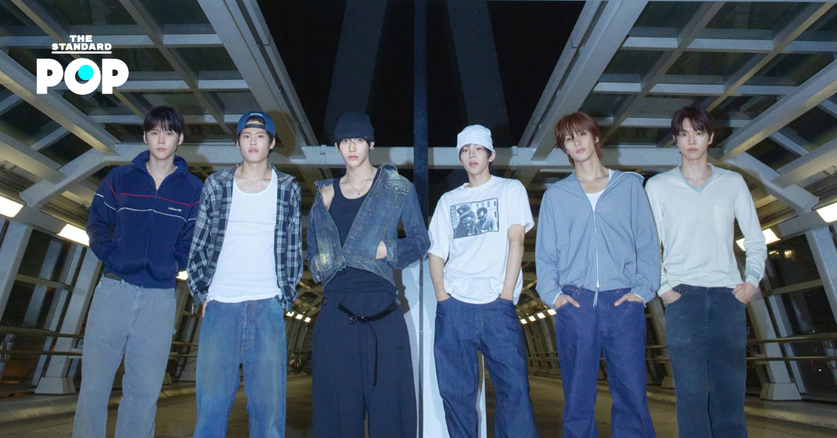 ภาพสมาชิกวง RIIZE กำลังแสดงบนเวที