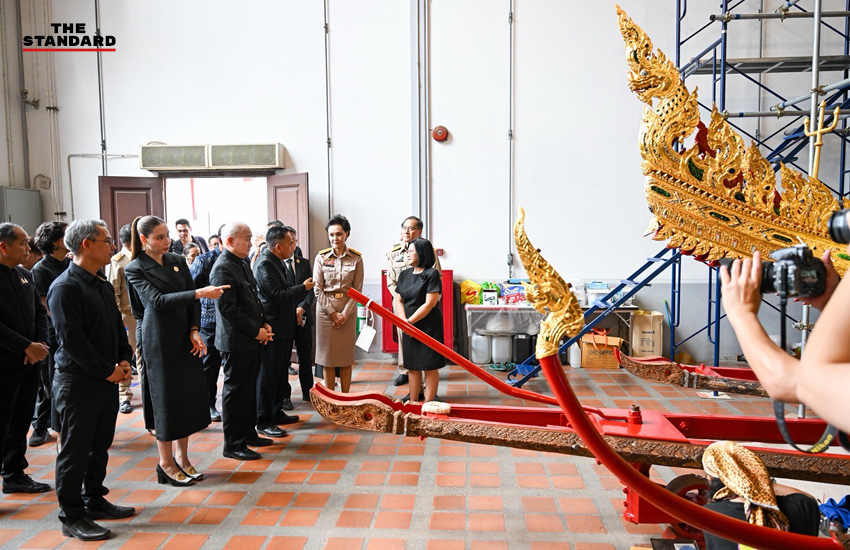 ภาพ ศุภจี สุธรรมพันธุ์ และ ซาบีดา ไทยเศรษฐ์ ตรวจเยี่ยมความคืบหน้าการจัดสร้างพระเมรุมาศ 3