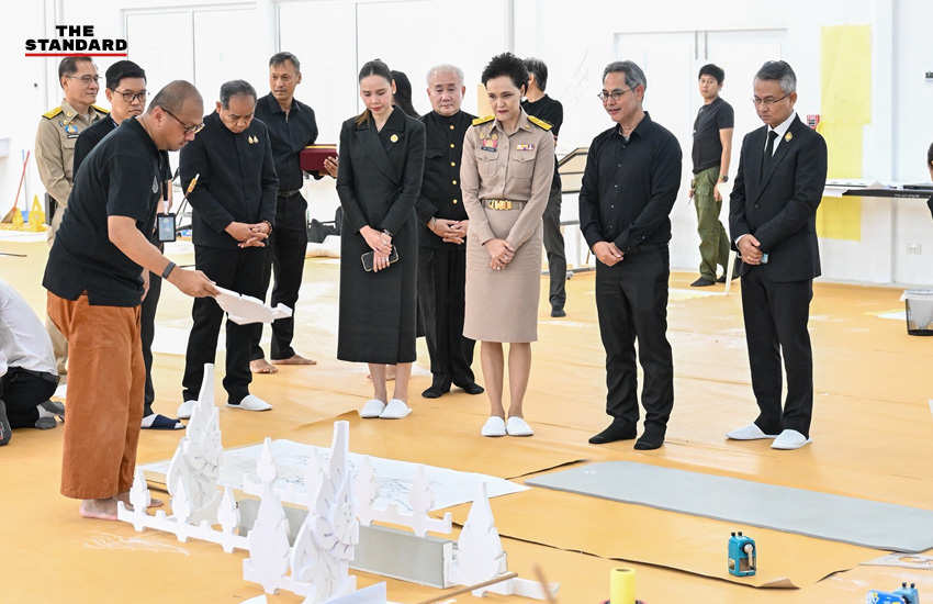 ภาพ ศุภจี สุธรรมพันธุ์ และ ซาบีดา ไทยเศรษฐ์ ตรวจเยี่ยมความคืบหน้าการจัดสร้างพระเมรุมาศ 4