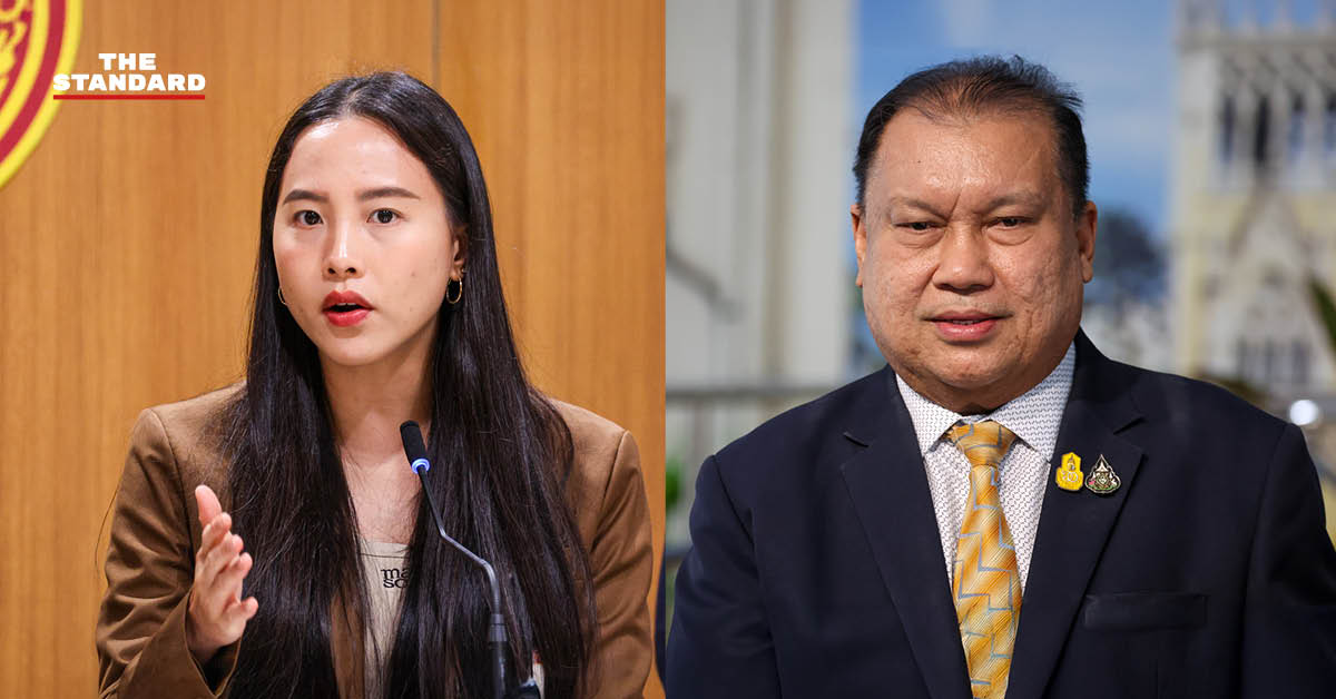รักชนก ศรีนอก และ สนธิญา สวัสดี ให้สัมภาษณ์สื่อมวลชน