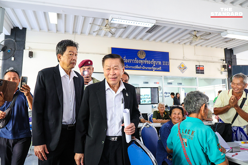 พล.ต.อ.เสรีพิศุทธ์ เตมียเวส ยื่นหนังสือร้องเรียนที่ศูนย์รับเรื่องราวร้องทุกข์ของรัฐบาล 4