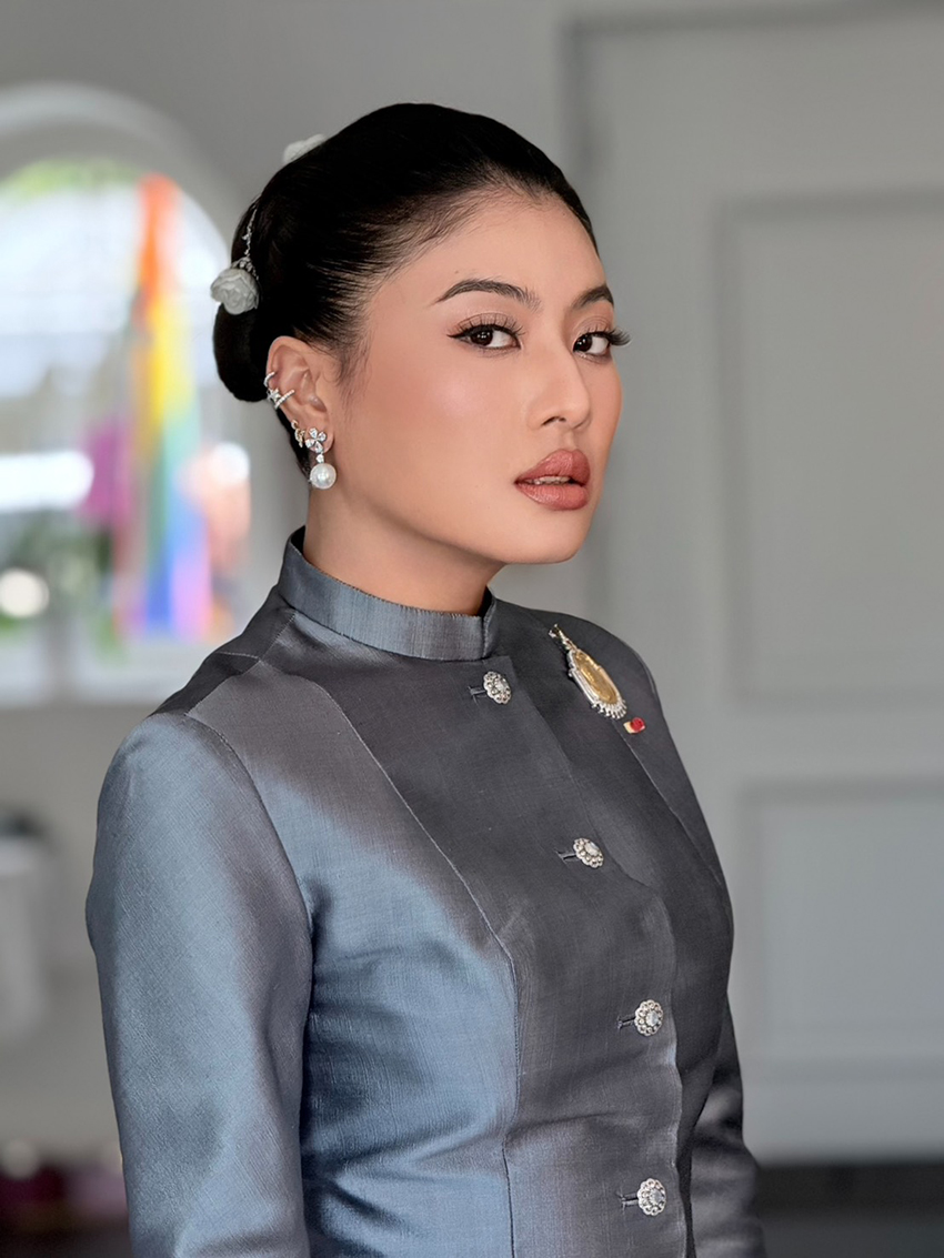 สมเด็จพระเจ้าลูกเธอ เจ้าฟ้าสิริวัณณวรี นารีรัตนราชกัญญา ทรงฉลองพระองค์ชุดไทยอมรินทร์ เสด็จร่วมรัฐพิธีต้อนรับ ณ กรุงปารีส 1