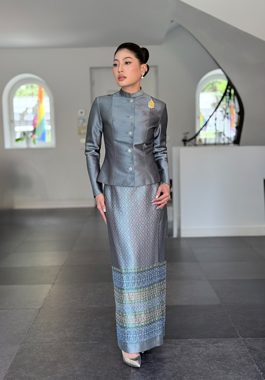 สมเด็จพระเจ้าลูกเธอ เจ้าฟ้าสิริวัณณวรี นารีรัตนราชกัญญา ทรงฉลองพระองค์ชุดไทยอมรินทร์ เสด็จร่วมรัฐพิธีต้อนรับ ณ กรุงปารีส 2