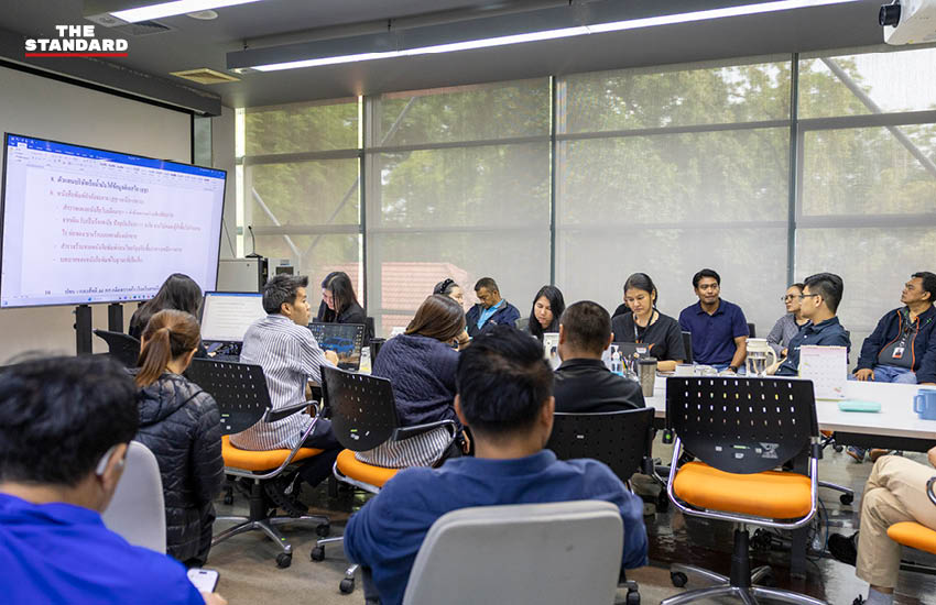 ภาพ 'สมเกียรติ จันทรสีมา' ผู้อำนวยการสำนักข่าว Thai PBS ขณะให้สัมภาษณ์ถึงวิสัยทัศน์และภารกิจสื่อสาธารณะ 1