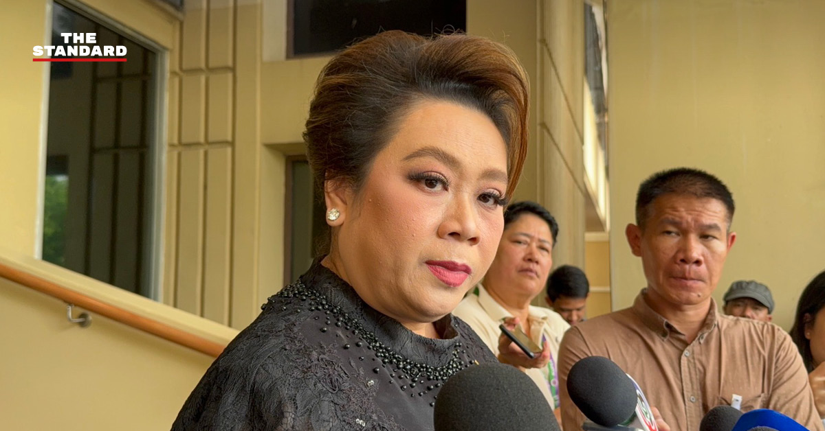 ศุภมาส อิศรภักดี รัฐมนตรีประจำสำนักนายกรัฐมนตรี กำลังให้สัมภาษณ์สื่อมวลชน