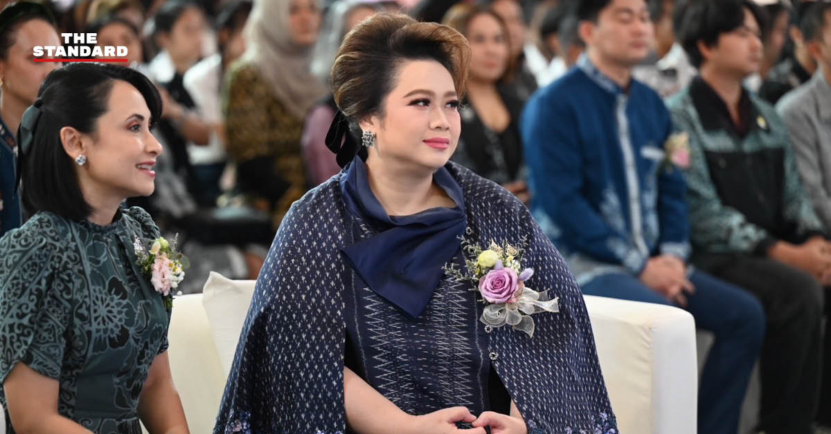 ศุภมาส อิศรภักดี รัฐมนตรีประจำสำนักนายกรัฐมนตรี ในพิธีปิดโครงการ Soft Power สาขาแฟชั่น พร้อมผ้าไทย