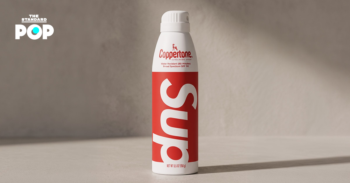 ภาพสเปรย์กันแดด Supreme x Coppertone กระป๋องสีขาวแดง มีโลโก้ทั้งสองแบรนด์