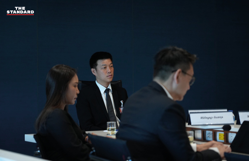 สมาชิกพรรคประชาชนแถลงข่าวพร้อมแสดงหลักฐานโครงการ TH-AI Passport ส่อทุจริต 1