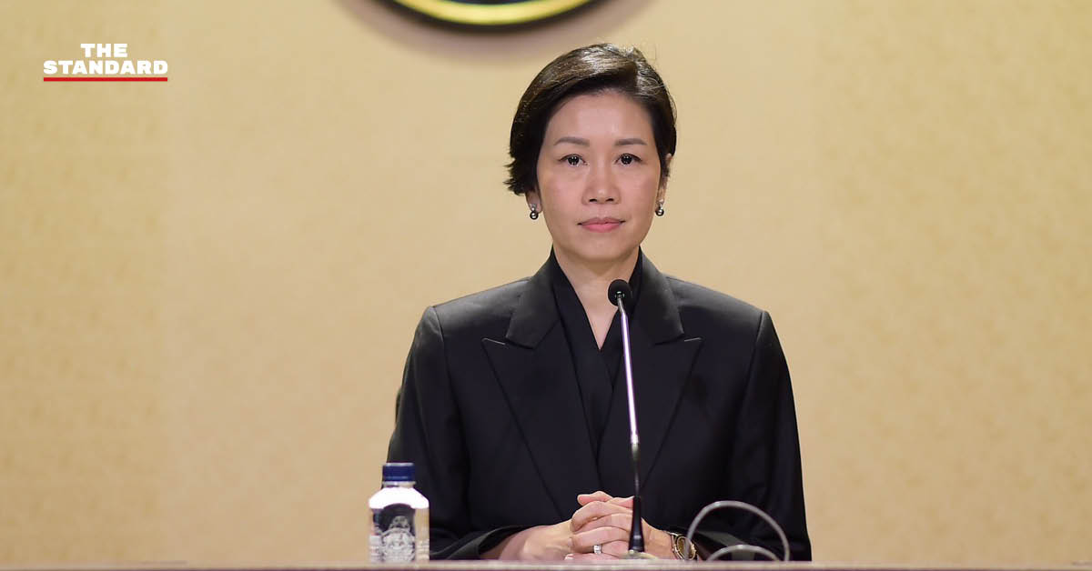 รัชดา ธนาดิเรก โฆษกประจำสำนักนายกรัฐมนตรี แถลงข่าว