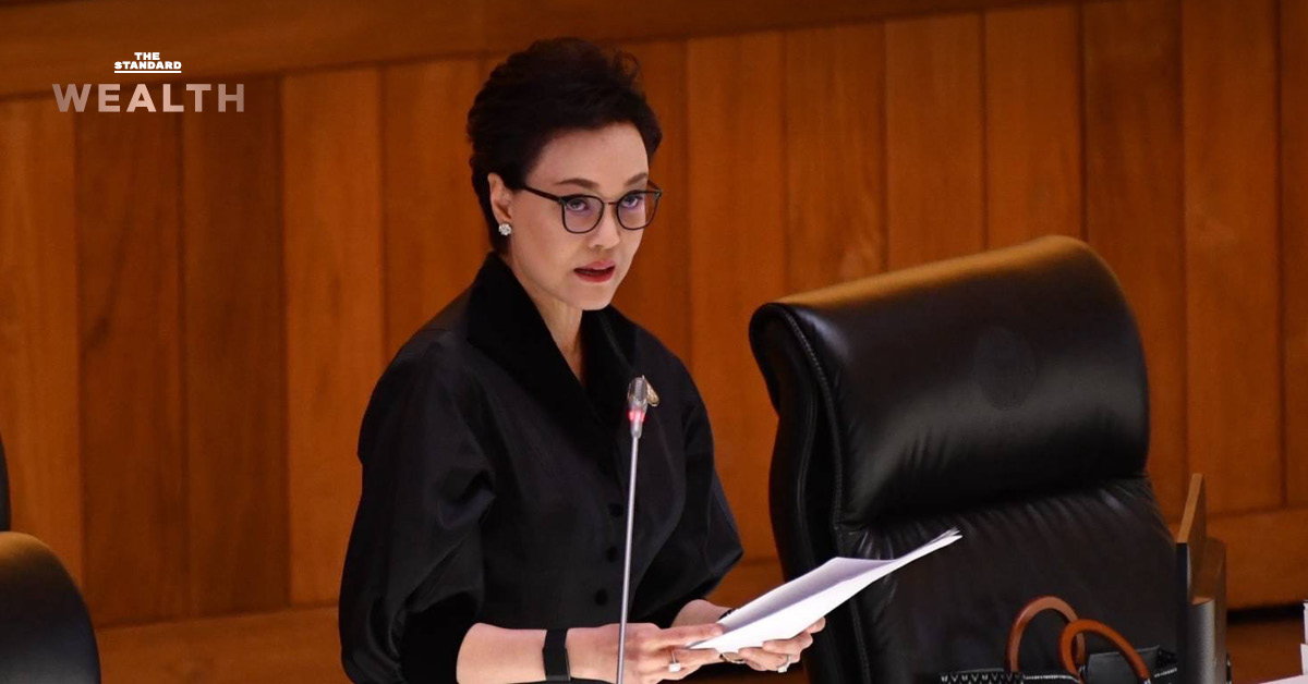 ศุภจี สุธรรมพันธุ์ รองนายกรัฐมนตรีและรัฐมนตรีว่าการกระทรวงพาณิชย์ แถลงต่อที่ประชุมรัฐสภา
