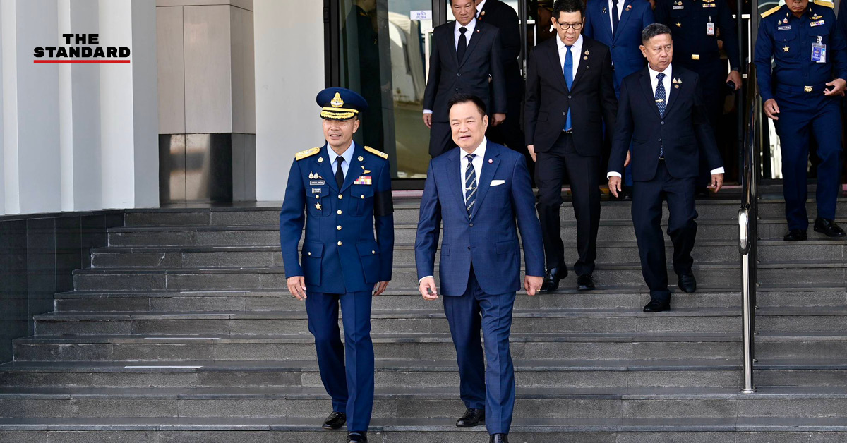 นายกรัฐมนตรีและคณะรัฐมนตรีไทยเดินทางเยือนเวียดนามอย่างเป็นทางการ