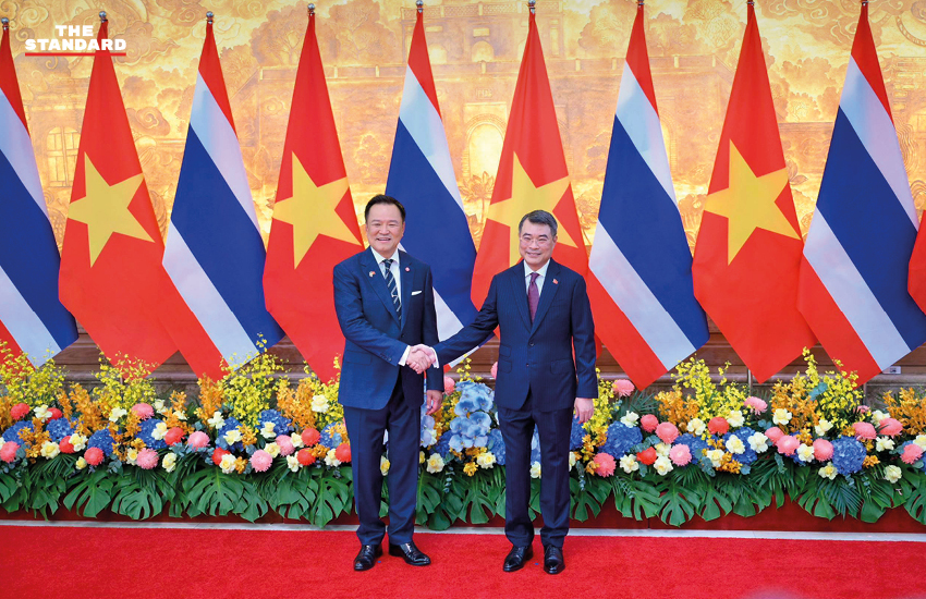 อนุทิน ชาญวีรกูล นายกรัฐมนตรีไทย และ เล มิญ ฮึง นายกรัฐมนตรีเวียดนาม ในพิธีต้อนรับอย่างเป็นทางการ 1