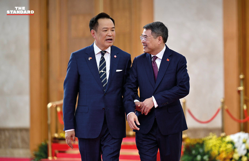 อนุทิน ชาญวีรกูล นายกรัฐมนตรีไทย และ เล มิญ ฮึง นายกรัฐมนตรีเวียดนาม ในพิธีต้อนรับอย่างเป็นทางการ 2