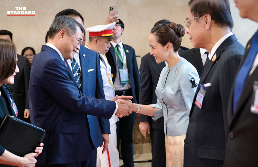 อนุทิน ชาญวีรกูล นายกรัฐมนตรีไทย และ เล มิญ ฮึง นายกรัฐมนตรีเวียดนาม ในพิธีต้อนรับอย่างเป็นทางการ 4