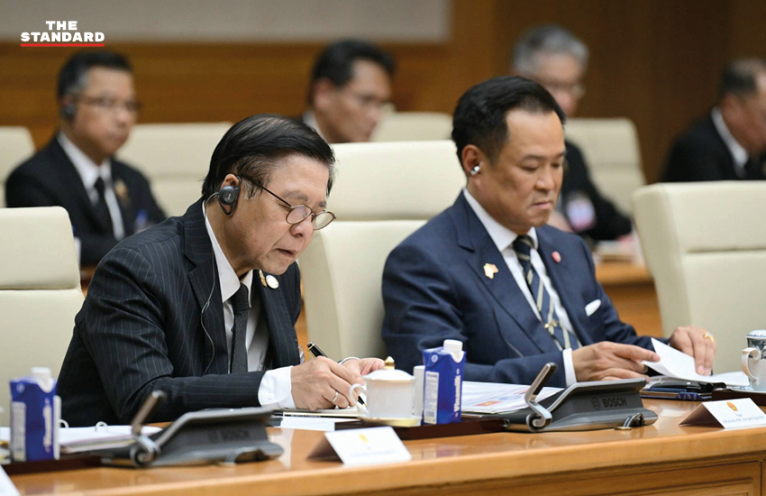 อนุทิน ชาญวีรกูล นายกรัฐมนตรีไทย และ เล มิญ ฮึง นายกรัฐมนตรีเวียดนาม ในพิธีต้อนรับอย่างเป็นทางการ 6