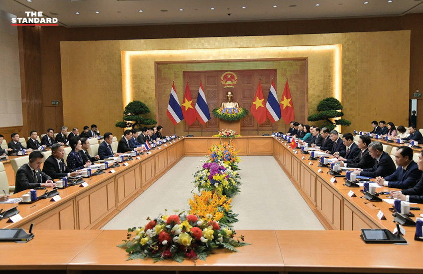 อนุทิน ชาญวีรกูล นายกรัฐมนตรีไทย และ เล มิญ ฮึง นายกรัฐมนตรีเวียดนาม ในพิธีต้อนรับอย่างเป็นทางการ 7