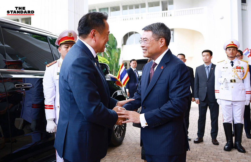 อนุทิน ชาญวีรกูล นายกรัฐมนตรีไทย และ เล มิญ ฮึง นายกรัฐมนตรีเวียดนาม ในพิธีต้อนรับอย่างเป็นทางการ 8