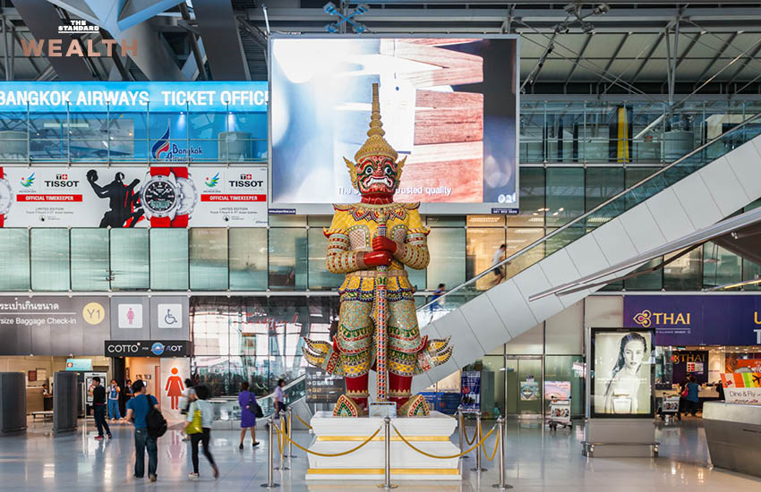 นักท่องเที่ยวต่างชาติเดินเที่ยวในประเทศไทย 2