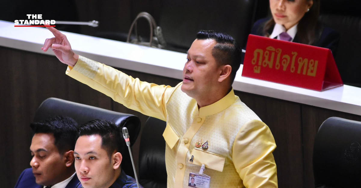 ธนกร วังบุญคงชนะ สส.พรรคภูมิใจไทย ให้สัมภาษณ์สื่อมวลชน