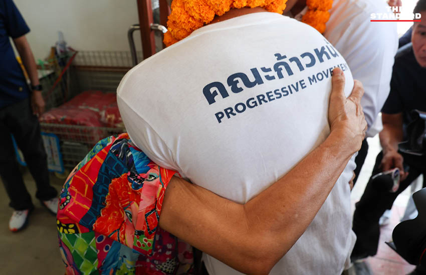ธนาธร จึงรุ่งเรืองกิจ และ ชัยวัฒน์ สถาวรวิจิตร ลงพื้นที่หาเสียงเลือกตั้งผู้ว่าฯ กทม. 7