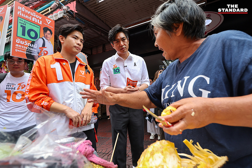 ธนาธร จึงรุ่งเรืองกิจ และ ชัยวัฒน์ สถาวรวิจิตร กำลังหาเสียงในย่านสำเพ็ง-เยาวราช 5