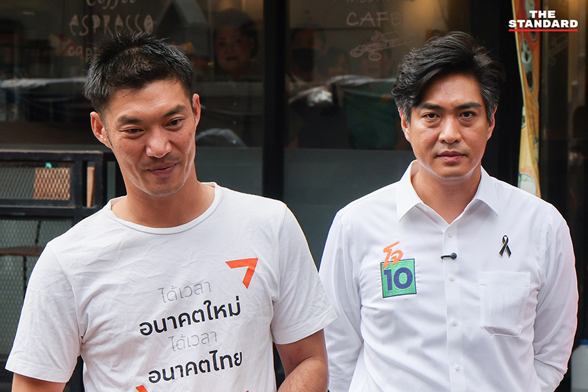 ธนาธร จึงรุ่งเรืองกิจ และ ชัยวัฒน์ สถาวรวิจิตร กำลังหาเสียงในย่านสำเพ็ง-เยาวราช 9