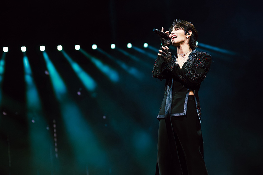 ภาพศิลปิน BamBam, Jeff Satur, PP KRIT และ TIMETHAI กำลังแสดงบนเวทีคอนเสิร์ต THE TITANS CONCERT 11