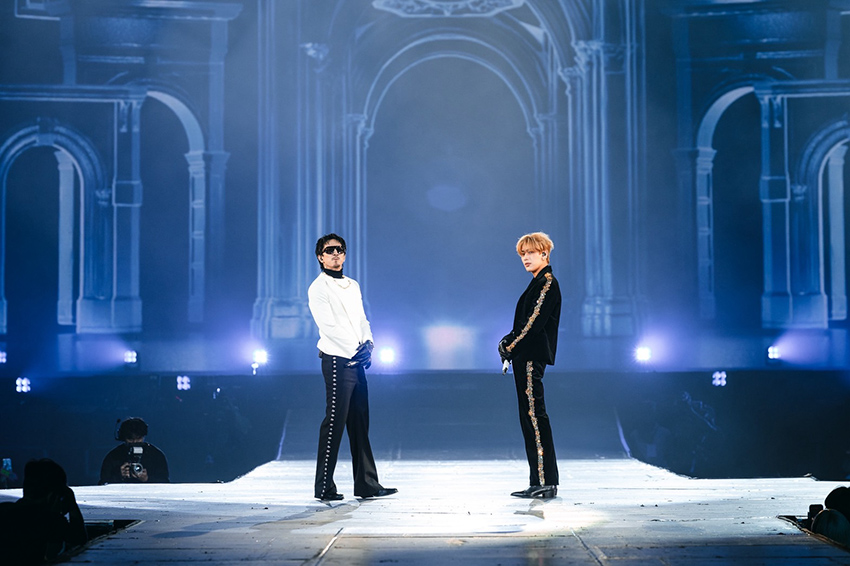 ภาพศิลปิน BamBam, Jeff Satur, PP KRIT และ TIMETHAI กำลังแสดงบนเวทีคอนเสิร์ต THE TITANS CONCERT 9