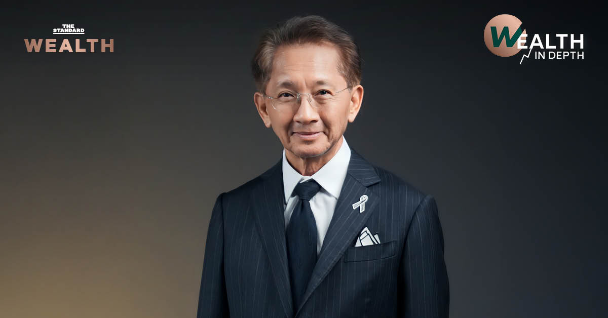 ภาพนายธีระชัย ภูวนาถนรานุบาล อดีตรัฐมนตรีว่าการกระทรวงการคลัง พร้อมข้อความเกี่ยวกับบัตรคนจน