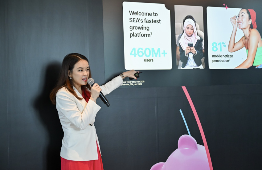 ภาพประกอบสมาร์ทโฟนแสดงหน้าจอแอป TikTok ที่มีละครสั้นและข้อความ 'มาแน่! TikTok ผุดฟีเจอร์ จ่าย 30 บาท/ตอน ดู ‘ละครสั้น’ ต่อในไทย' พร้อมโลโก้ WEALTH IN DEPTH 1