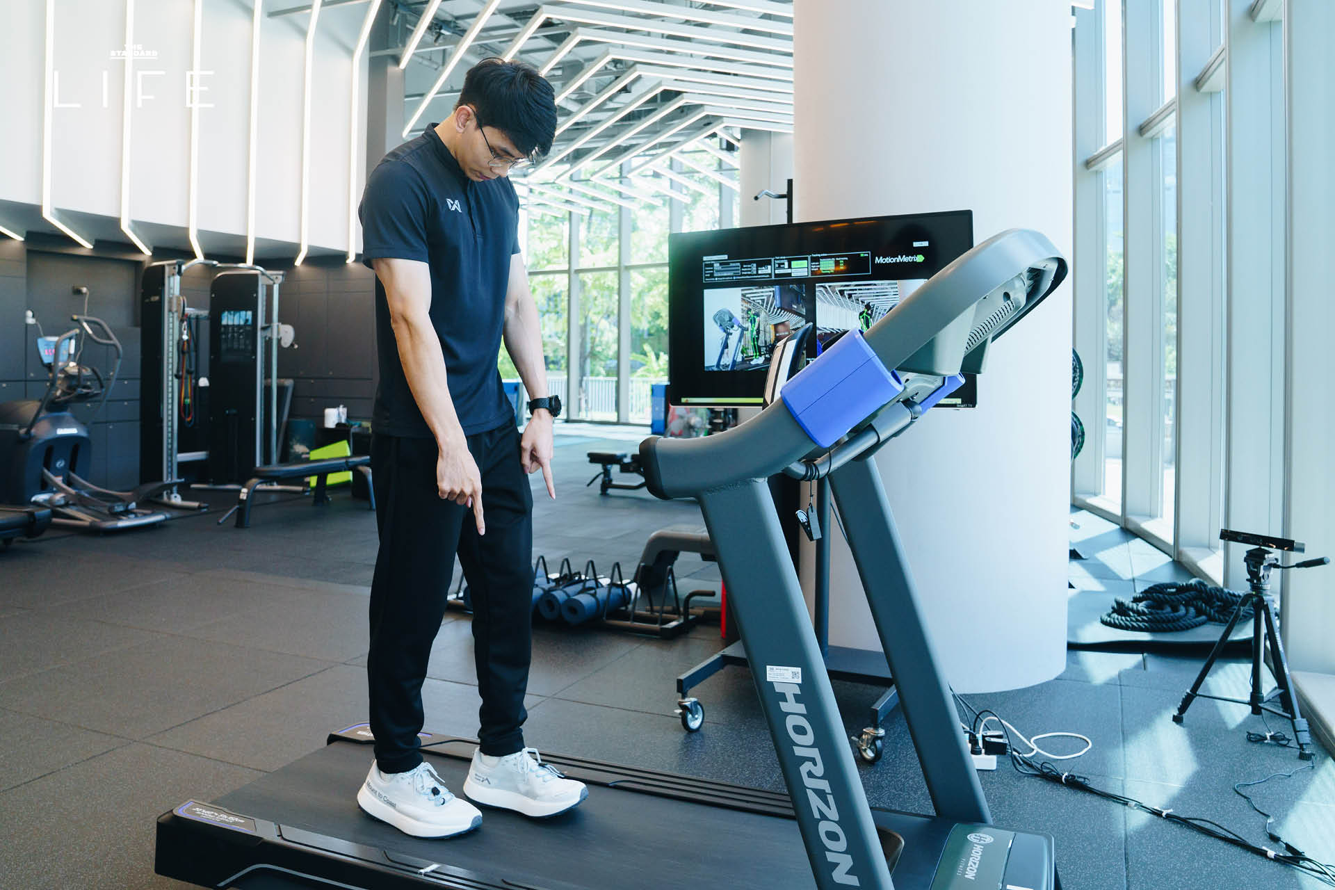 ภาพรวมภายใน Warrix Run Hub แสดงอุปกรณ์ Hybrid Training และเทคโนโลยี AI วิเคราะห์การวิ่ง 13