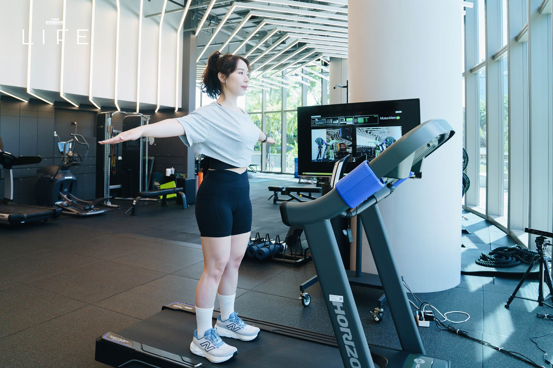 ภาพรวมภายใน Warrix Run Hub แสดงอุปกรณ์ Hybrid Training และเทคโนโลยี AI วิเคราะห์การวิ่ง 14