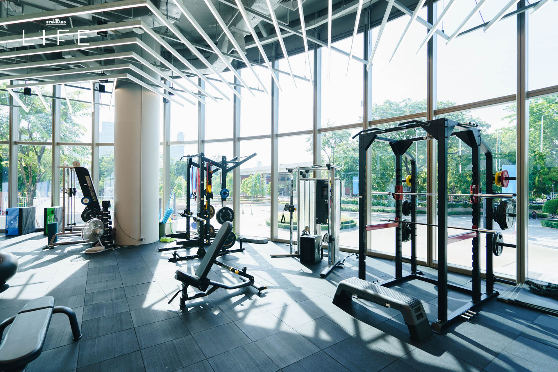 ภาพรวมภายใน Warrix Run Hub แสดงอุปกรณ์ Hybrid Training และเทคโนโลยี AI วิเคราะห์การวิ่ง 5