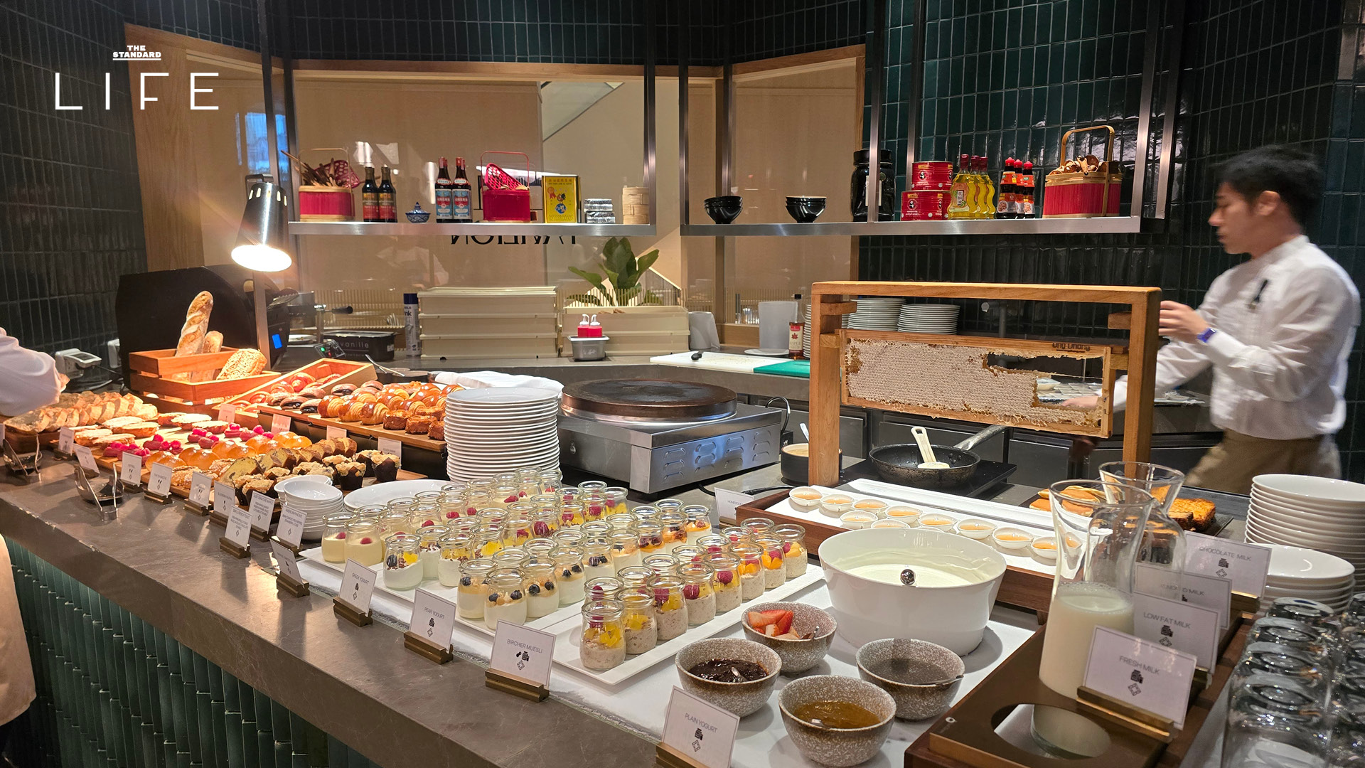 ภาพบรรยากาศกิจกรรม Well-Fest ที่โรงแรม Dusit Thani Bangkok พร้อมมุมพักผ่อนและวิวสวนลุมพินี 9