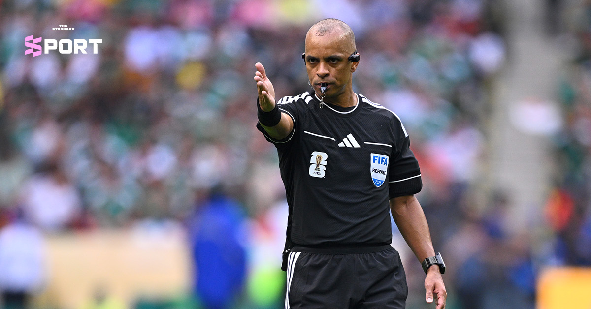 ภาพผู้ตัดสินฟุตบอลโลก 2026 สวมใส่อุปกรณ์ Ref Cam และหูฟัง