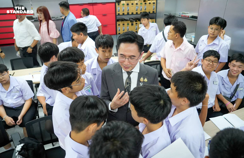 ศ.ดร.ยศชนัน วงศ์สวัสดิ์ รองนายกรัฐมนตรี เยือนโรงเรียนสวนกุหลาบวิทยาลัย พบปะนักเรียนและผู้บริหาร 2